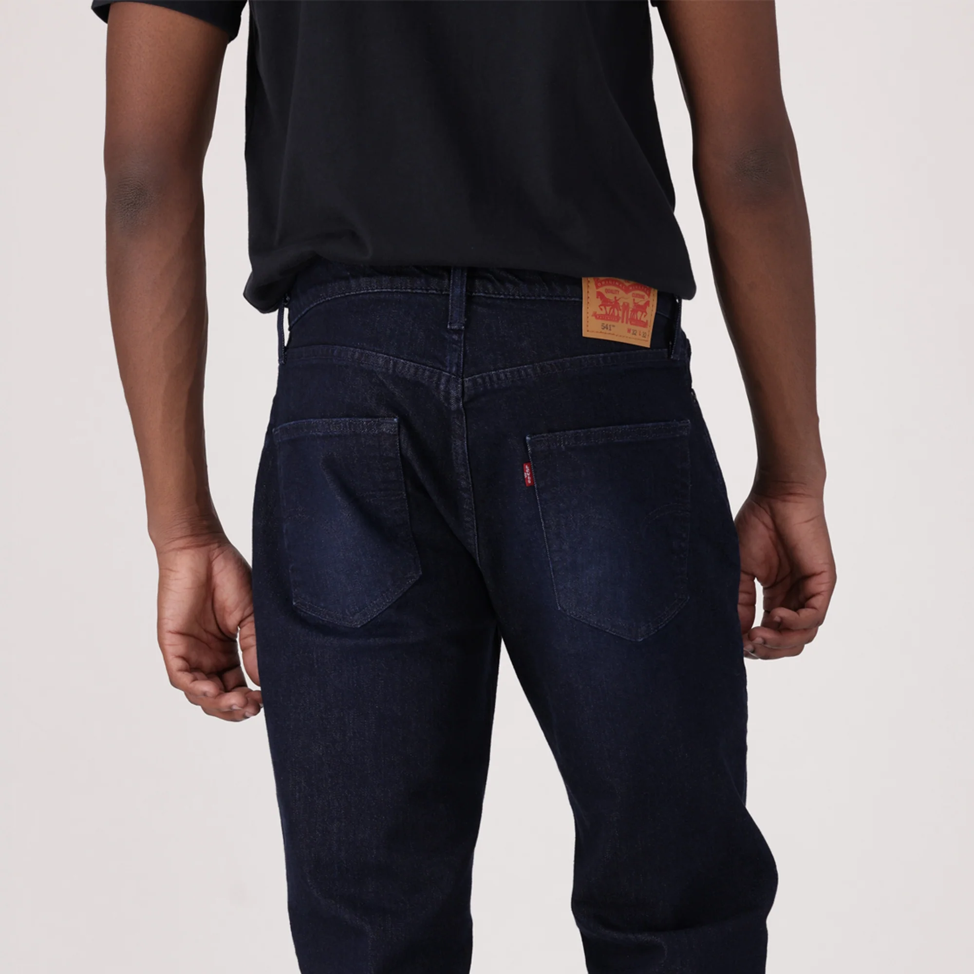 LEVI'S® MEN'S 541™ ATHLETIC TAPER JEANS - MED INDIGO - WORN IN - Image 5
