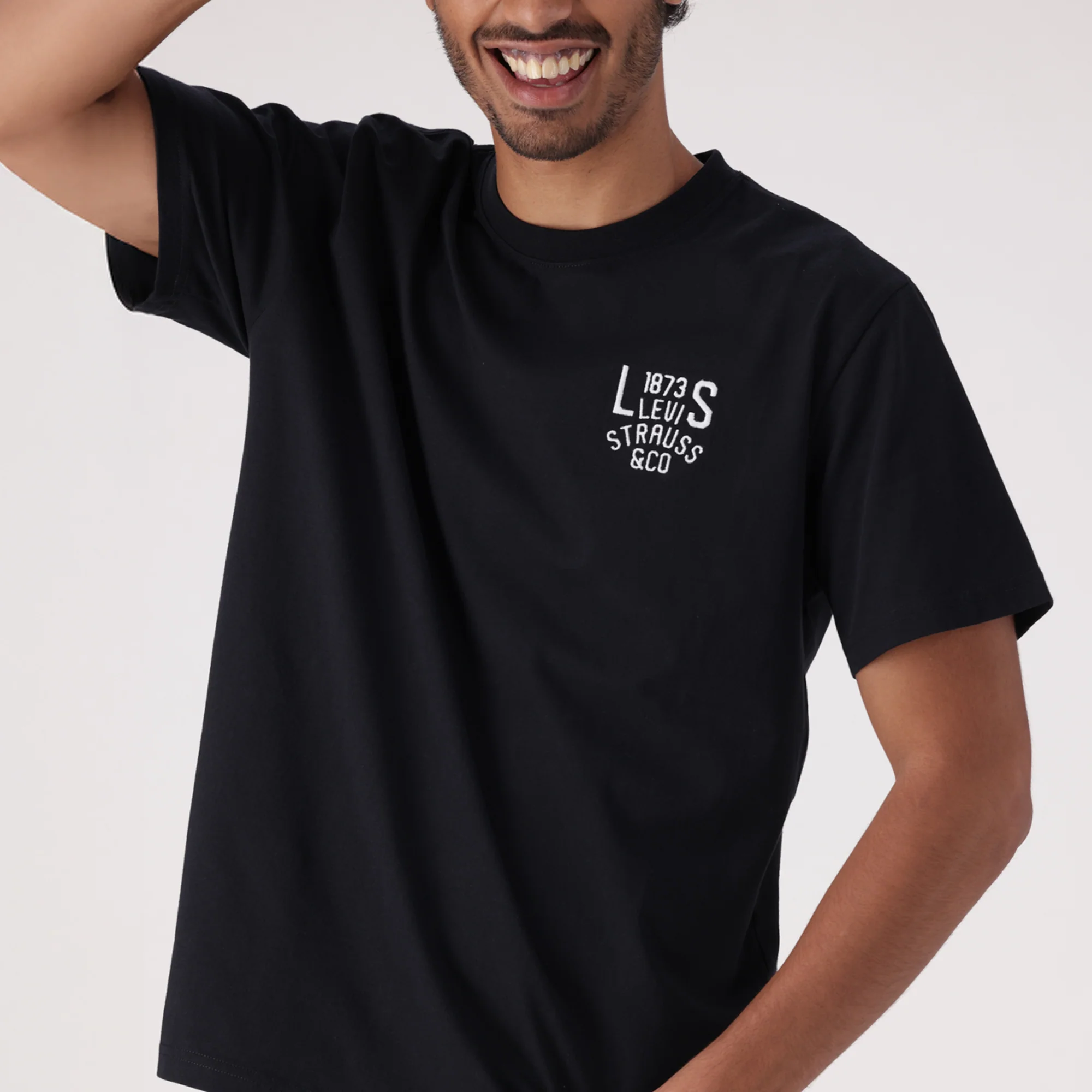 LEVI'S® MEN'S RELAXED SHORT SLEEVE GRAPHIC T-SHIRT - MULTI COLOUR - Image 4