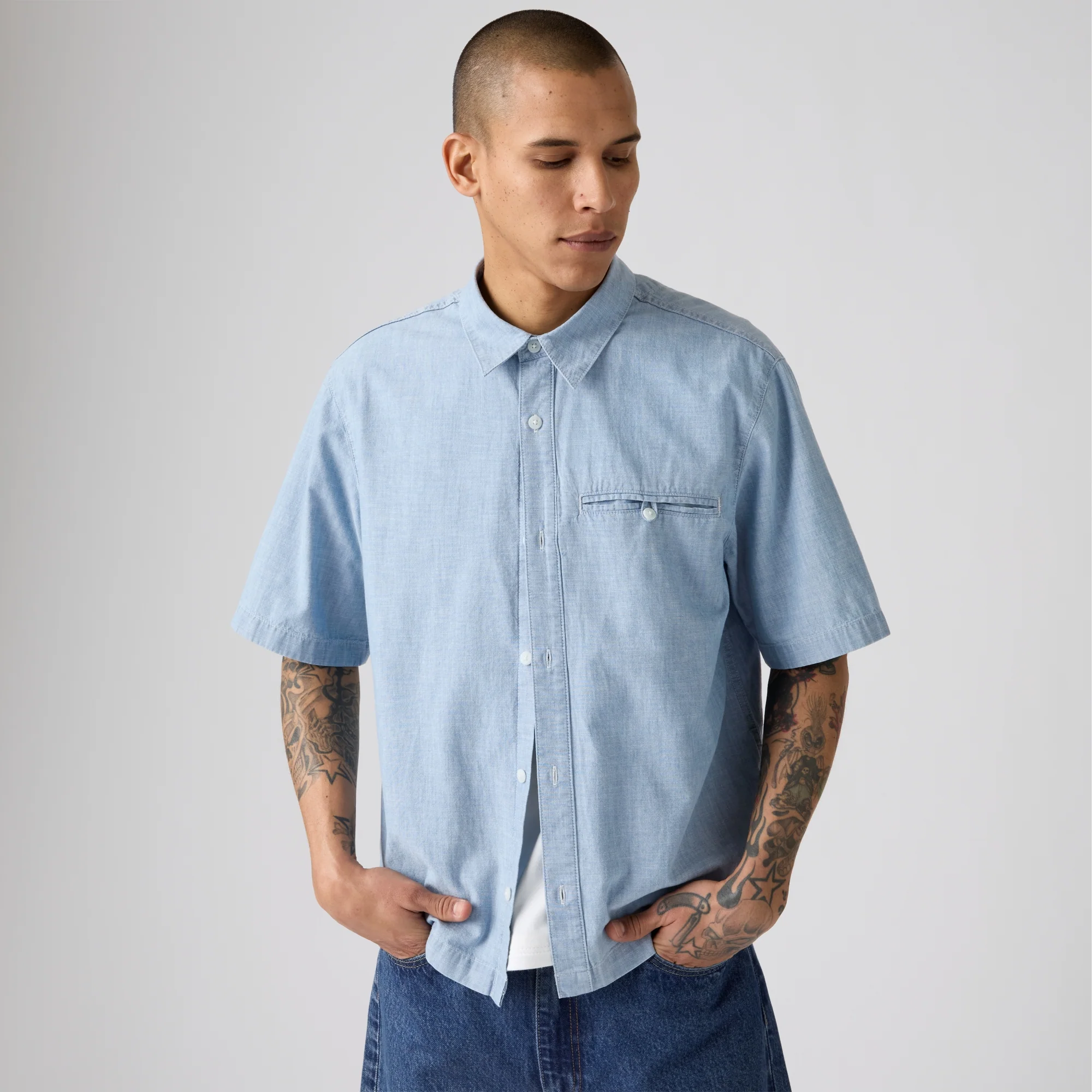 LEVI'S® MEN'S SHORT-SLEEVE ZANDT CROPPED SHIRT - LIGHT INDIGO - WORN IN - Image 2