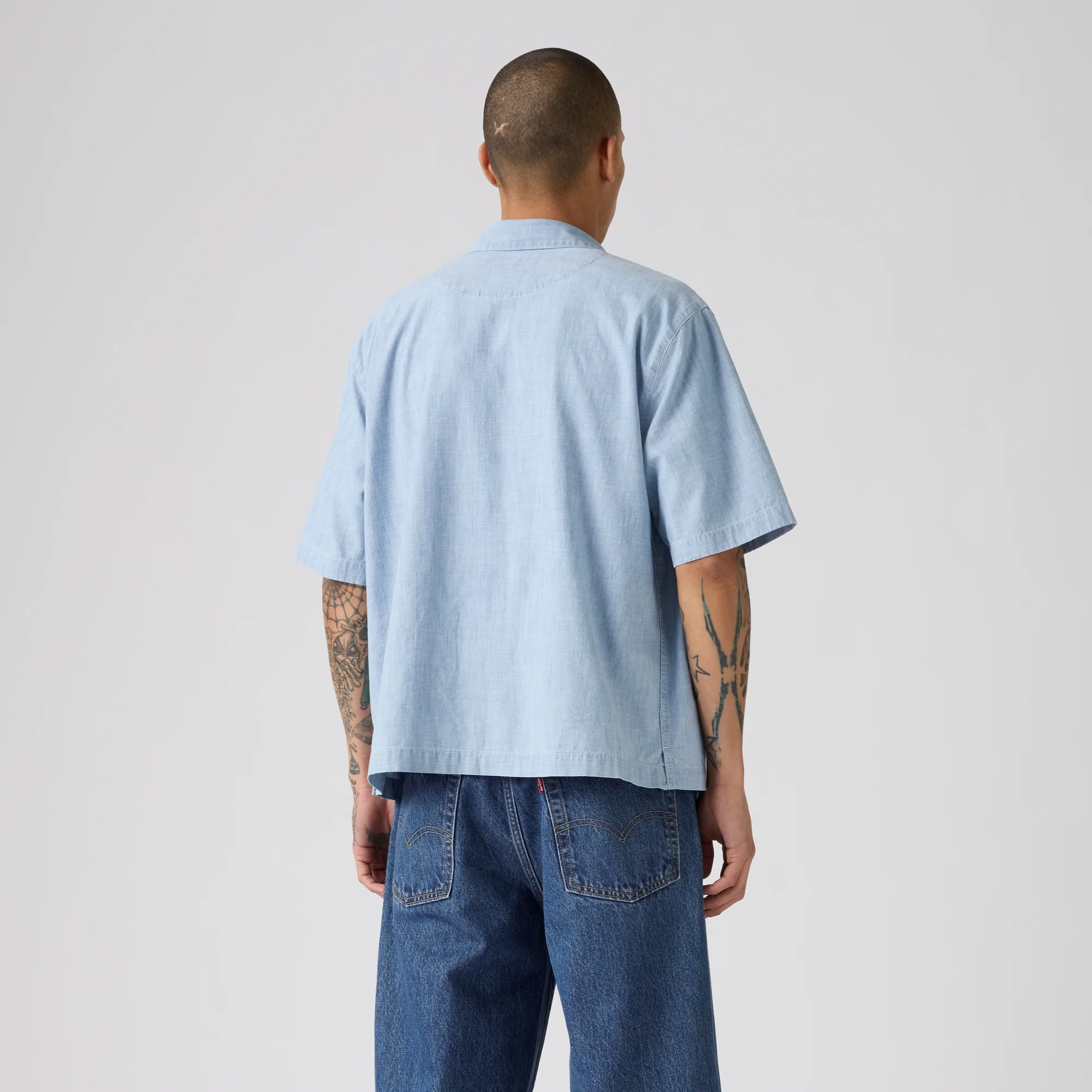 LEVI'S® MEN'S SHORT-SLEEVE ZANDT CROPPED SHIRT - LIGHT INDIGO - WORN IN - Image 3
