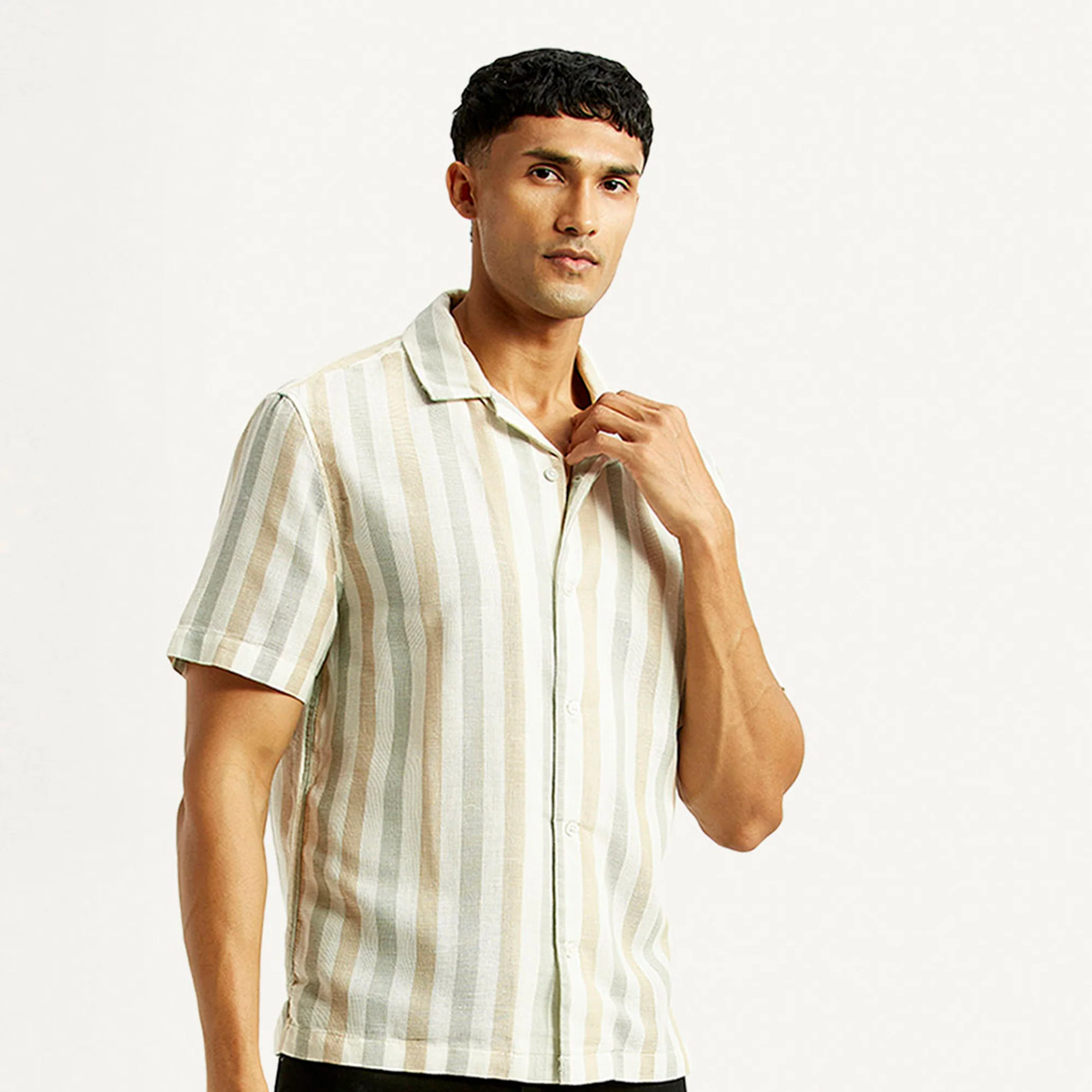 LEVI'S® MEN'S LINEN BLEND SLIM FIT RESORT COLLAR SHIRT - Image 4