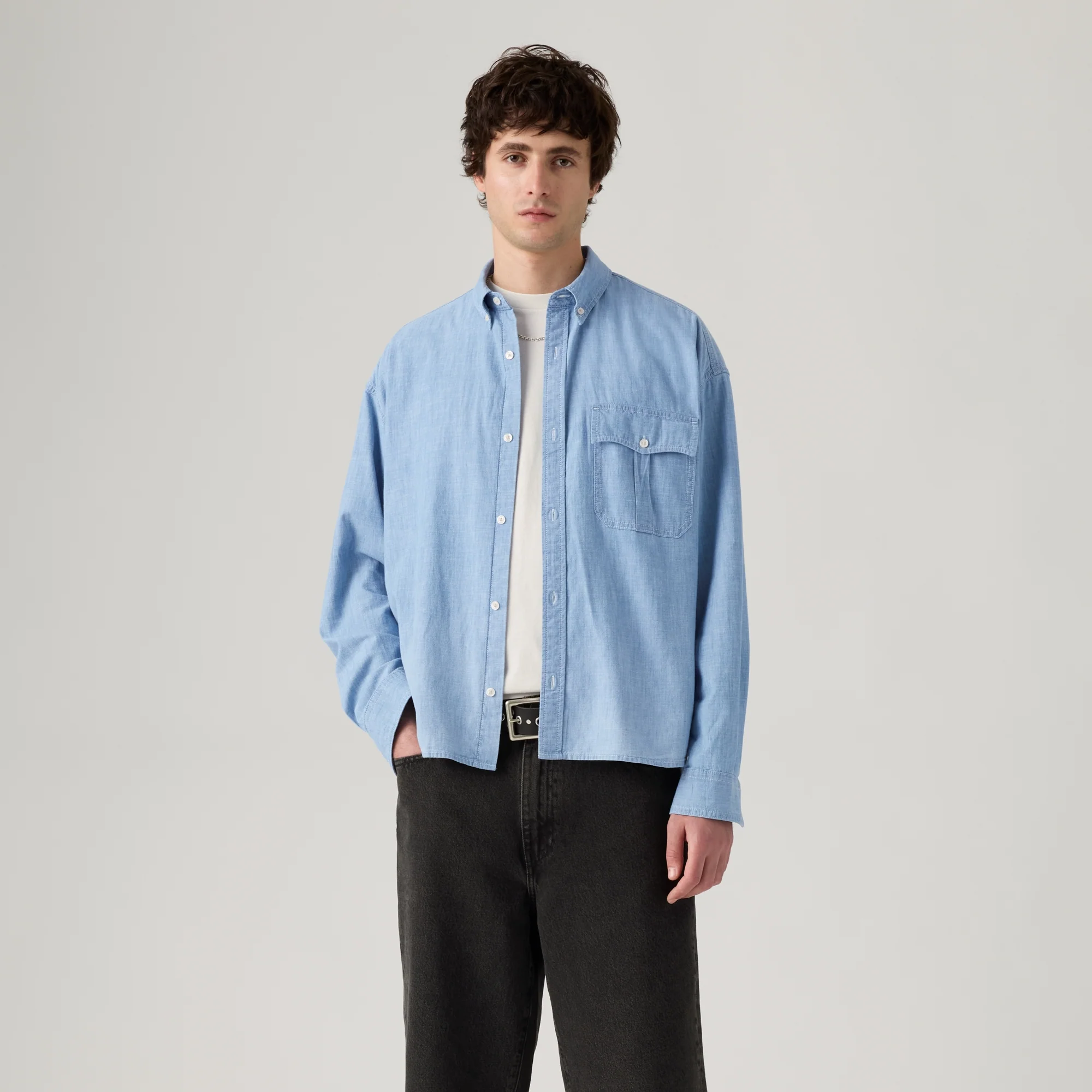 LEVI'S® MEN'S ZANDT CROPPED SHIRT - LIGHT INDIGO - WORN IN - Image 2
