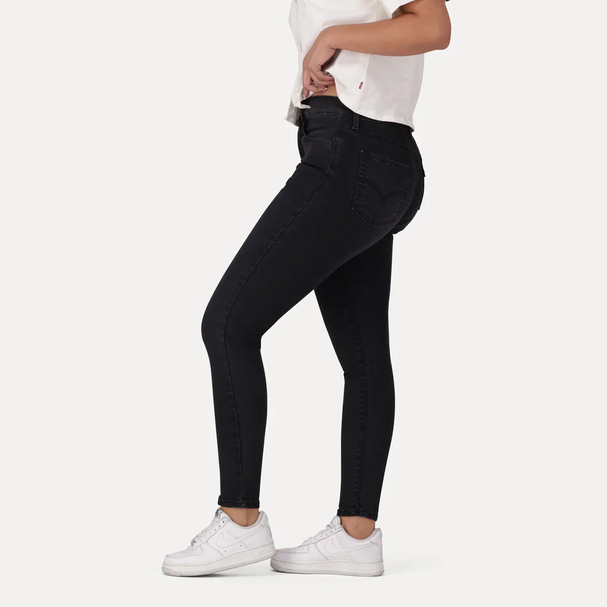 LEVI'S® WOMEN'S 720 HIGH-RISE SUPER SKINNY JEANS - BLACK - Image 4