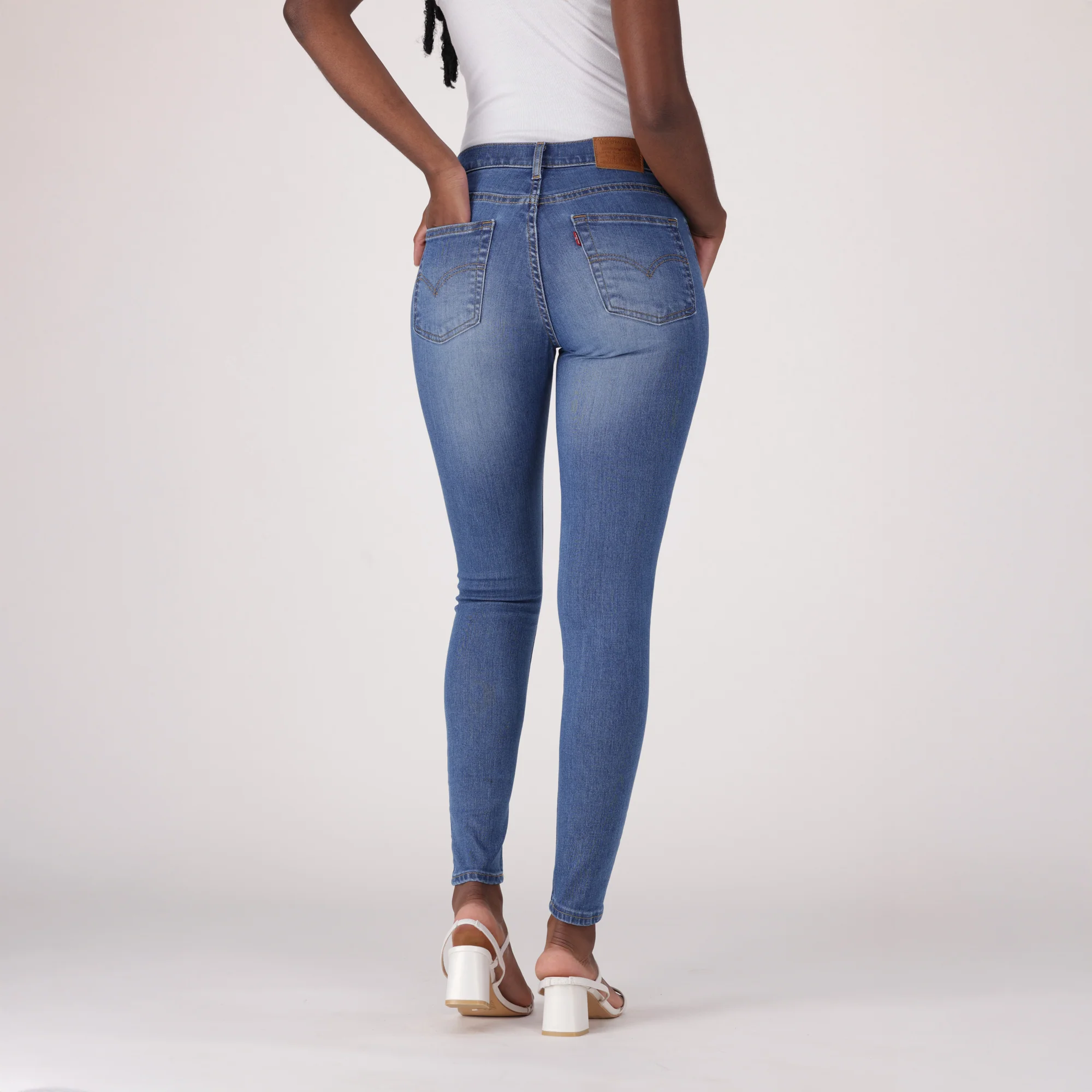LEVI'S® WOMEN'S 720 HIGH-RISE SUPER SKINNY JEANS - MED INDIGO - WORN IN - Image 3