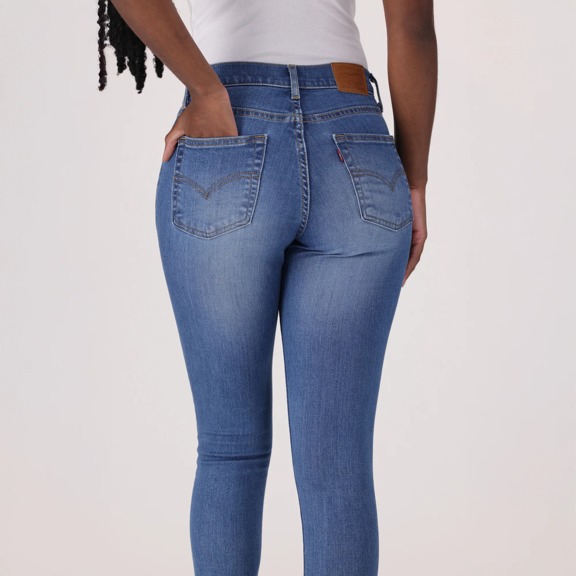 LEVI'S® WOMEN'S 720 HIGH-RISE SUPER SKINNY JEANS - MED INDIGO - WORN IN - Image 5