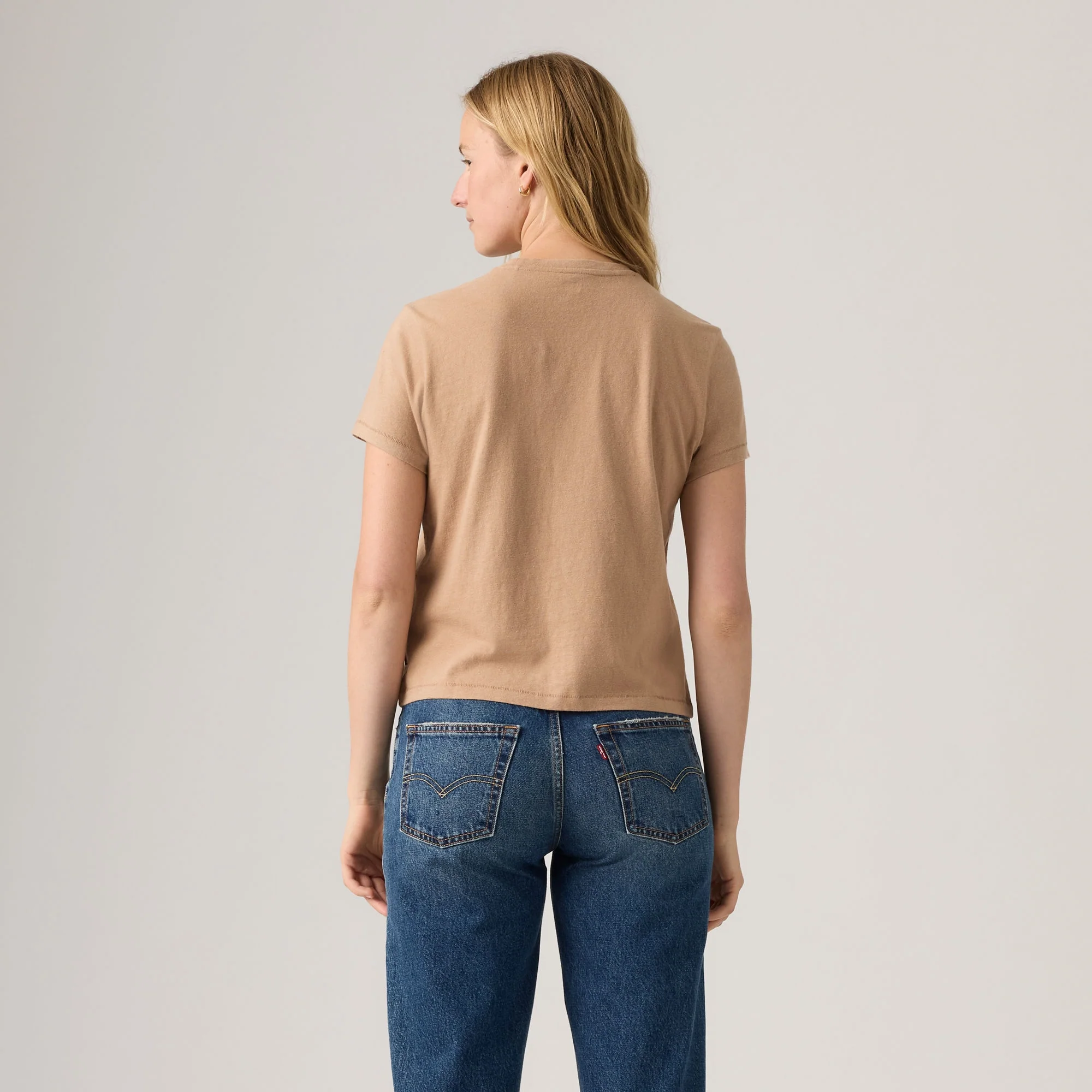 LEVI'S® WOMEN'S GRAPHIC CLASSIC TEE - BROWN - Image 3