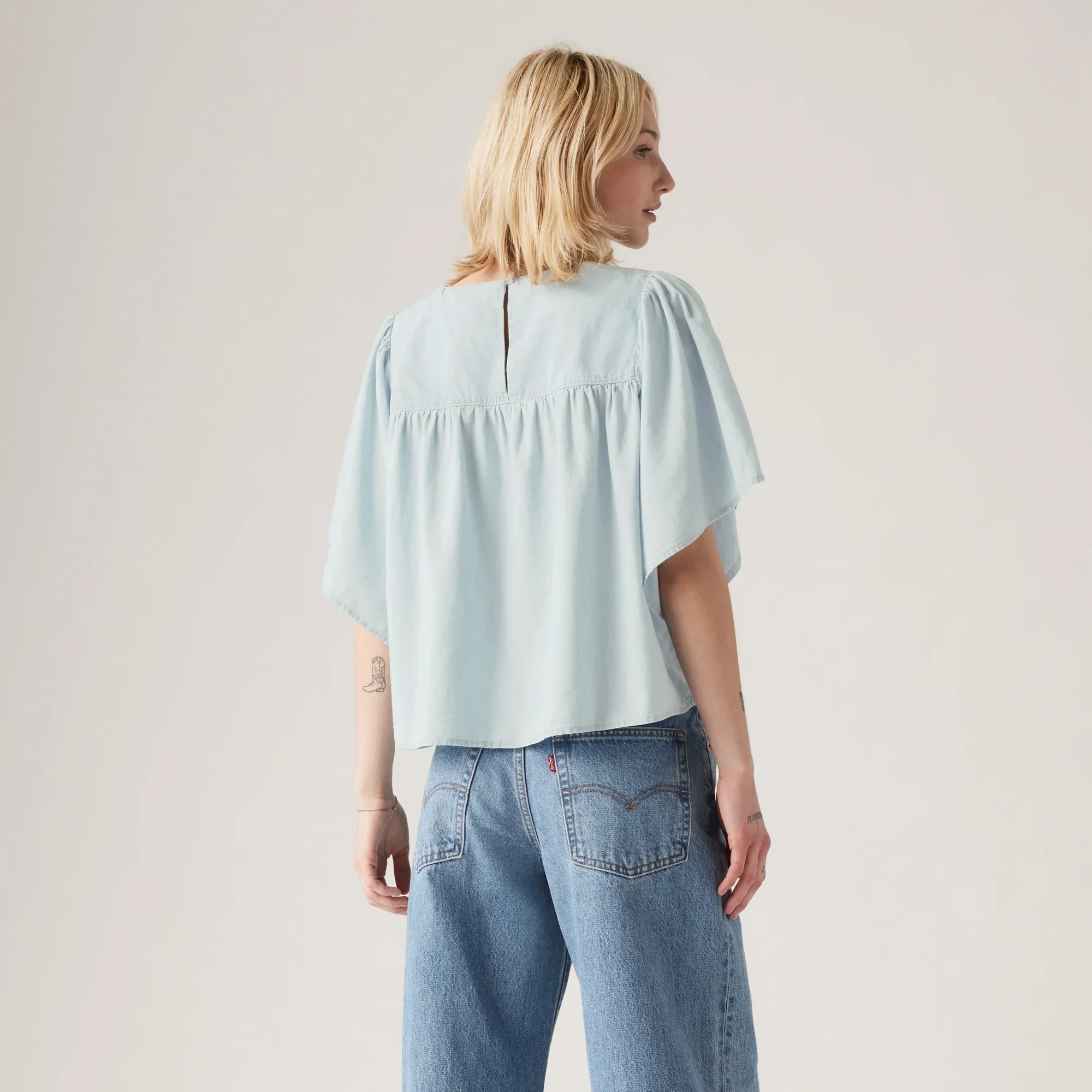LEVI'S® WOMEN'S REYNA BLOUSE - LIGHT INDIGO - FLAT FINISH - Image 3