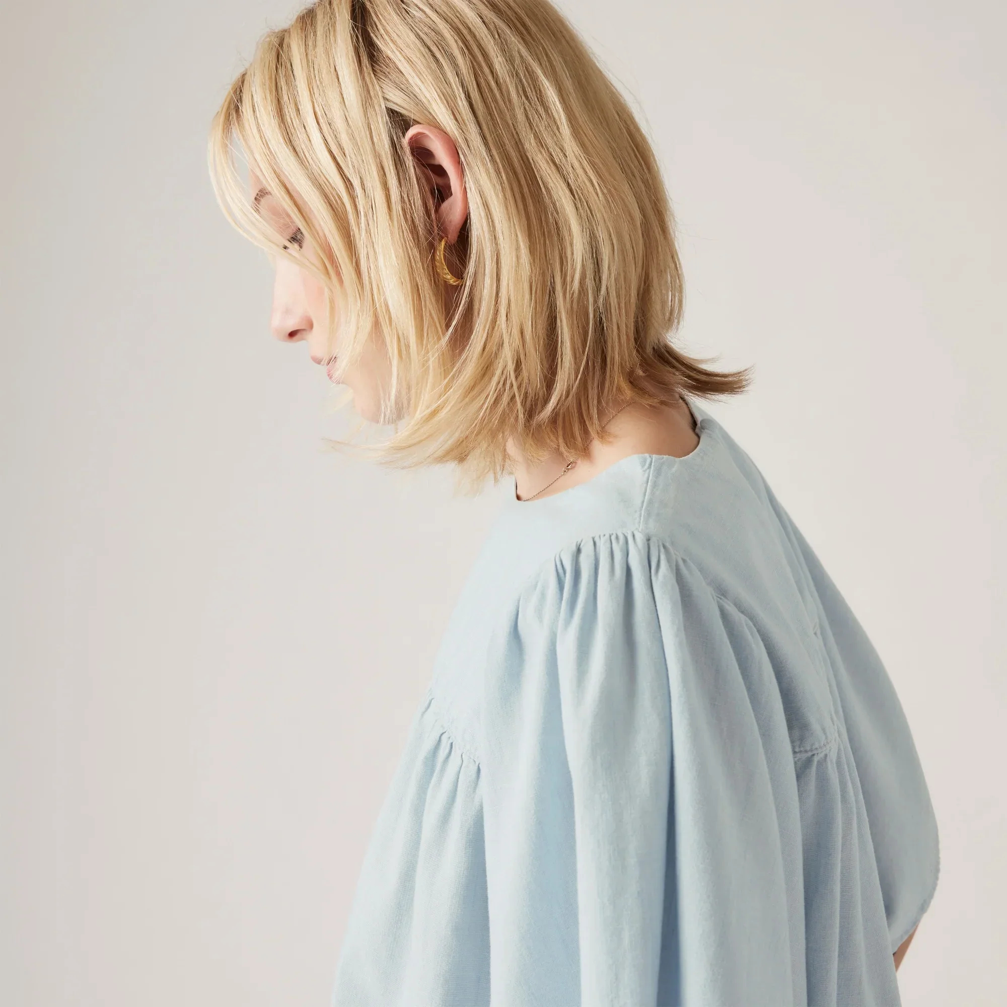 LEVI'S® WOMEN'S REYNA BLOUSE - LIGHT INDIGO - FLAT FINISH - Image 4